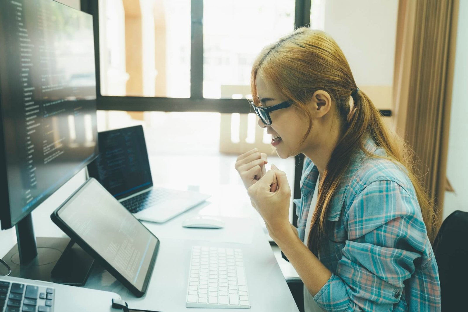 programmer-is-coding-and-programming-software